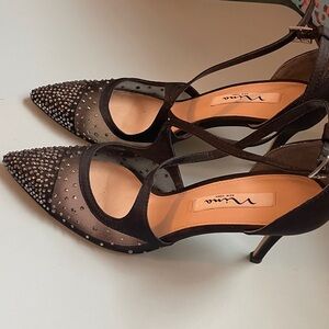 NINA BLACK STUDDED HEEL